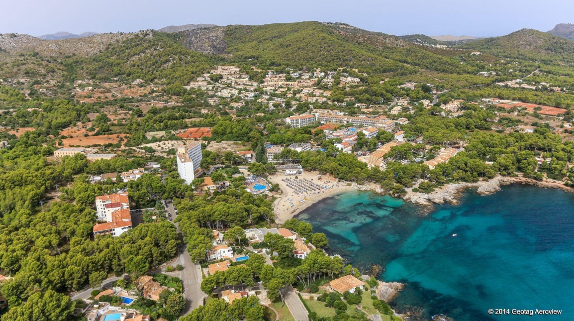 geotag-aeroview-tripinview-aerial-photo-aerial-video-coastline-beach-spain-balearic-islands-mallorca-hotels-mediterranean
